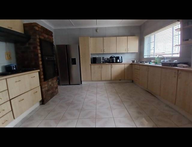 3 BEDROOM HOUSE FOR SALE IN BIRCHLEIGH